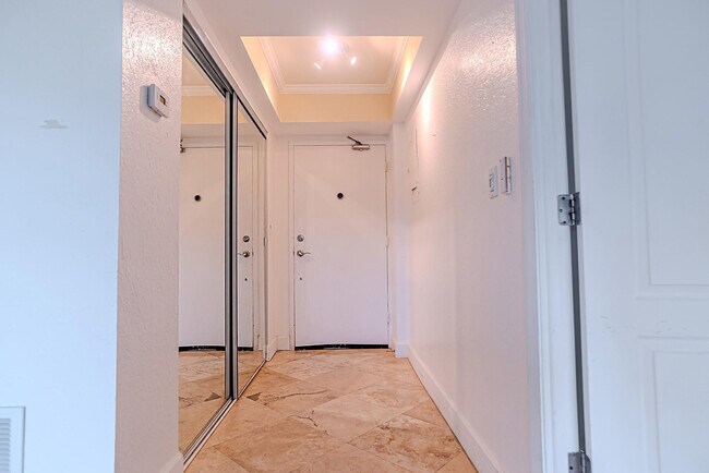 Building Photo - 2900 NE 30th St