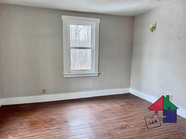 Building Photo - Cozy 3BR Cottage - Heat Included!