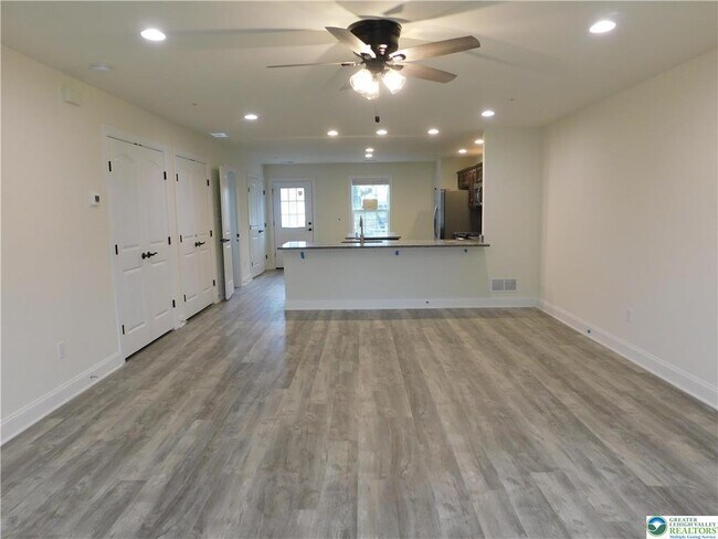 Building Photo - 1549 Burkhardt St