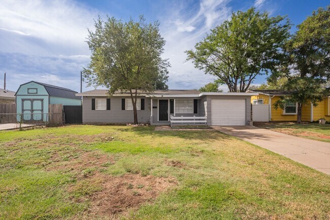 Building Photo - Fully furnished 3/1 AND all bills paid