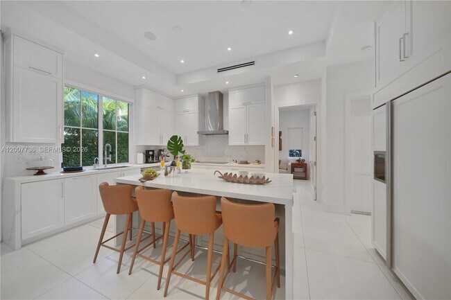 Building Photo - 6901 Veronese St