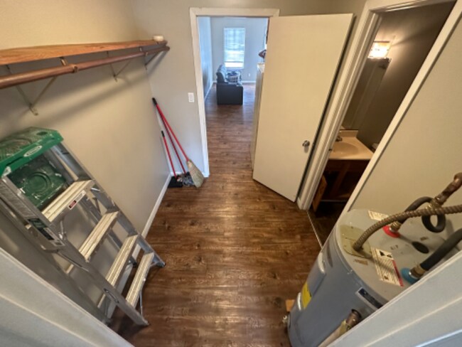 Building Photo - 735 Cave St