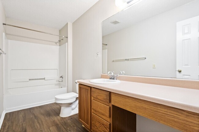 Building Photo - 3 bedroom / 2 bath home in Creekside subdivision
