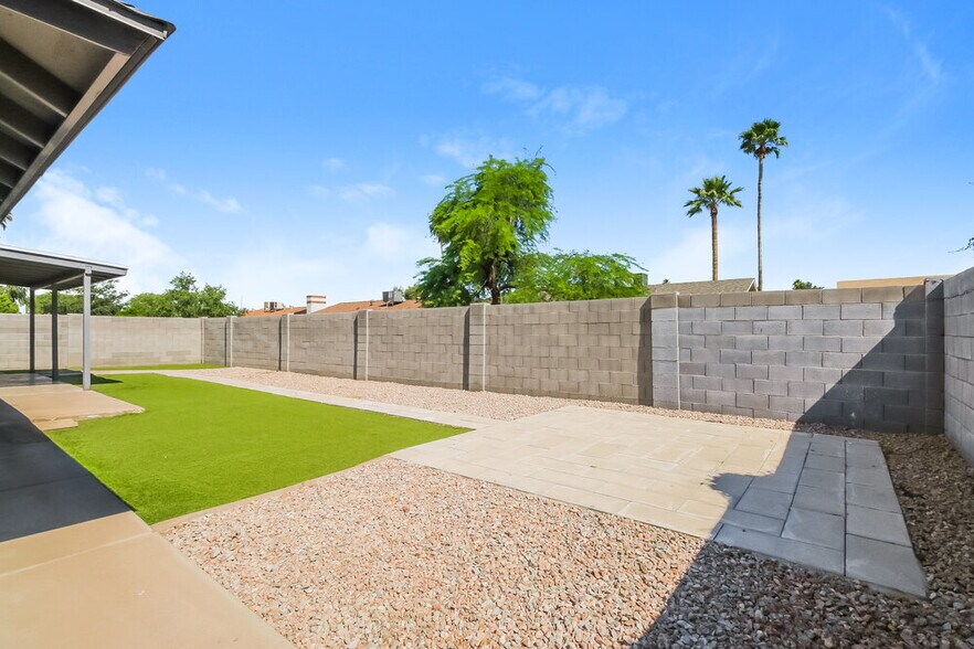 Building Photo - 2520 E Javelina Ave