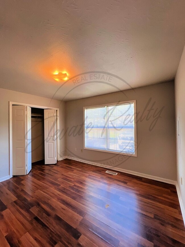 Building Photo - ON SPECIAL: Three Bedroom Ranch with Appli...