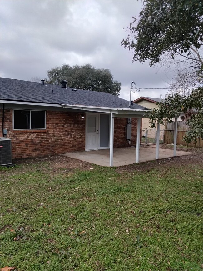 Building Photo - SINGLE FAMILY BRICK HOME IN SOUTH BOSSIER