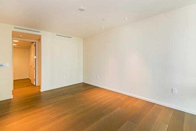 Building Photo - Luxurious Living at Park Lane 1304