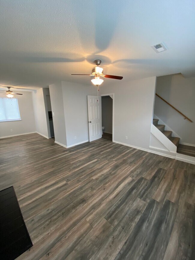Building Photo - Ivy Street Duplex