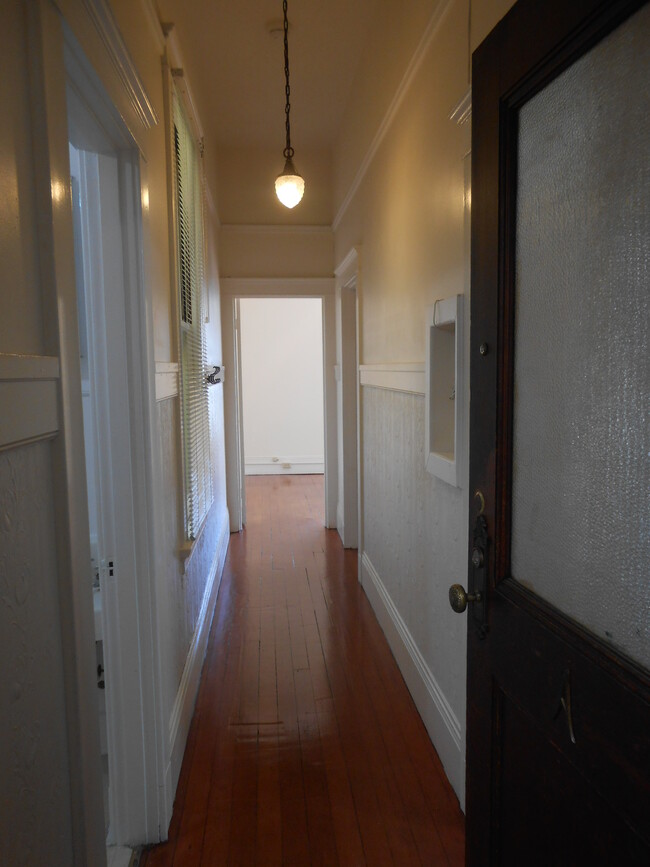 Building Photo - 1087 Valencia St