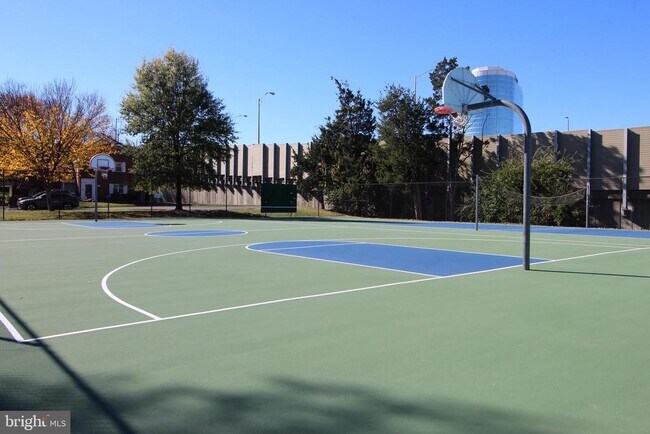 Building Photo - 1225 Martha Custis Dr