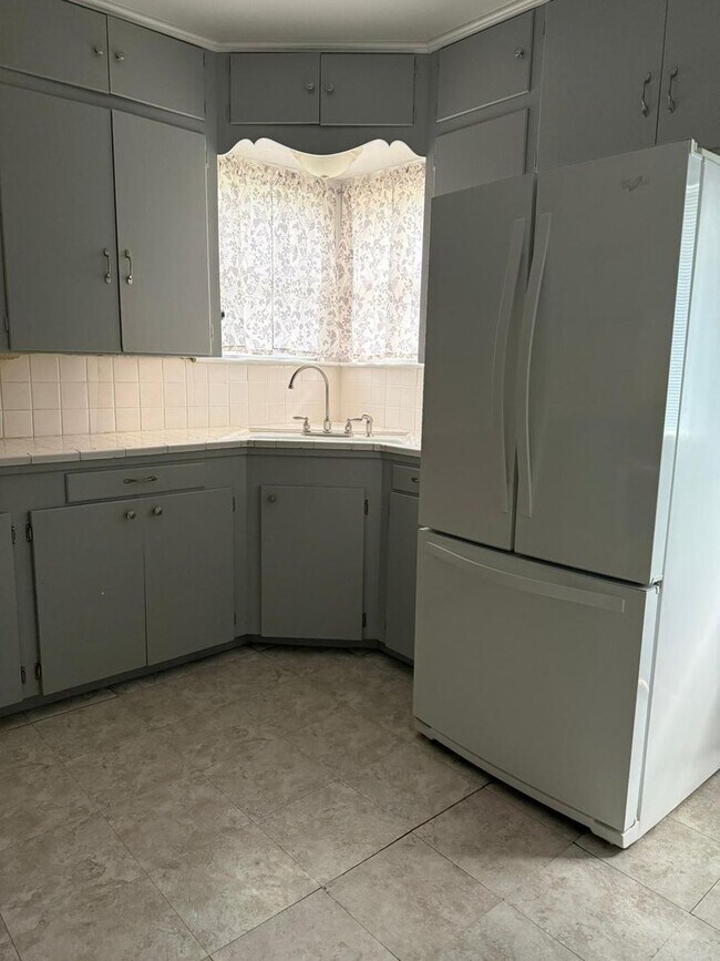 Building Photo - 3330 12th St