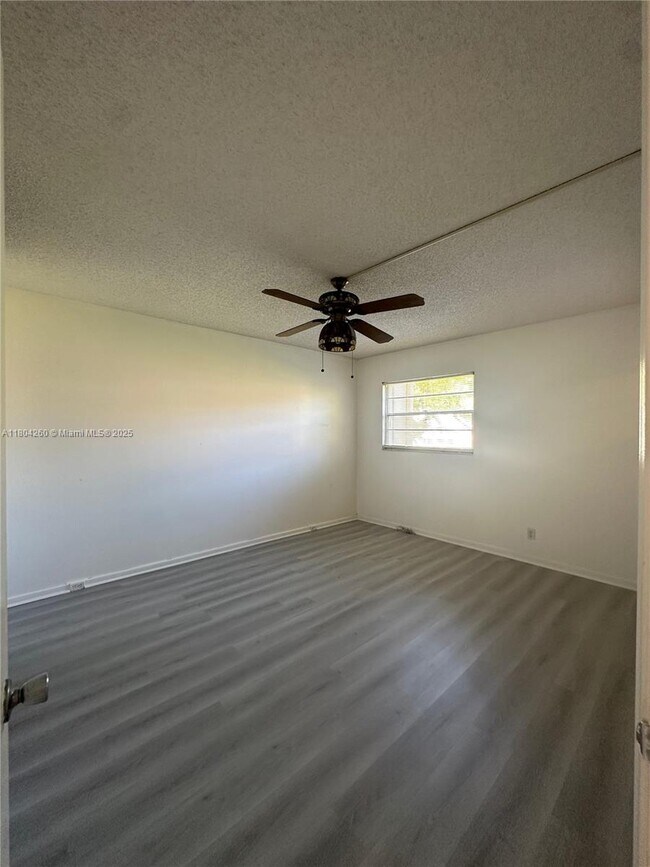Building Photo - 1300 SW 124th Terrace