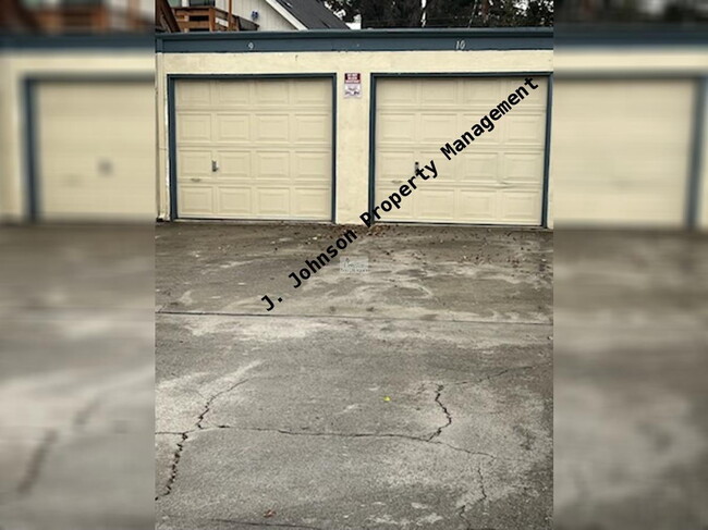 Building Photo - 1BED 1 BTH Available NOW