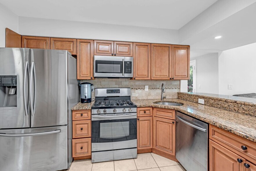 Building Photo - 6 Cattail Dr