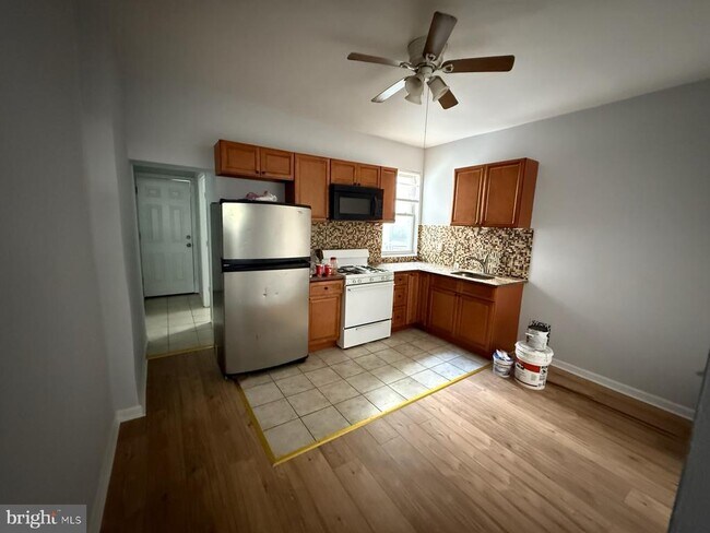 Primary Photo - 1923 Monument St