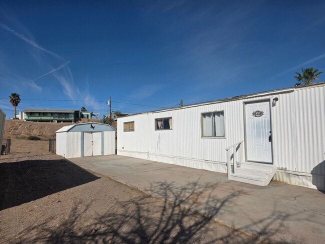 Building Photo - LAND, LAND AND MORE LAND! 2 bed/2 bath Manufactured home in Bullhead City on Huge double lot!