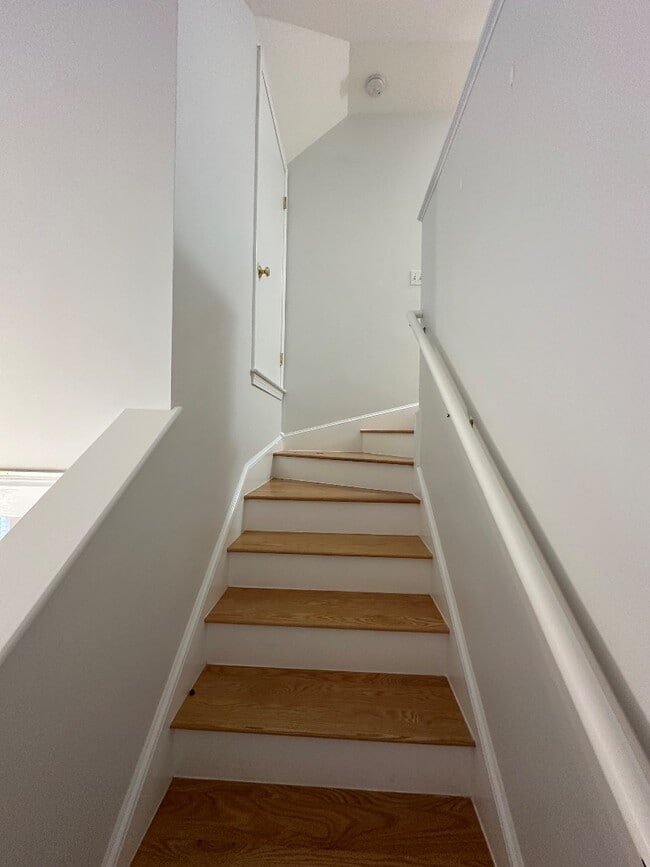 Building Photo - 151 Edinboro St