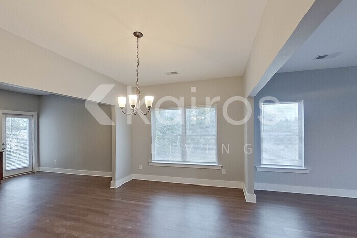 Building Photo - 295 Elm Way