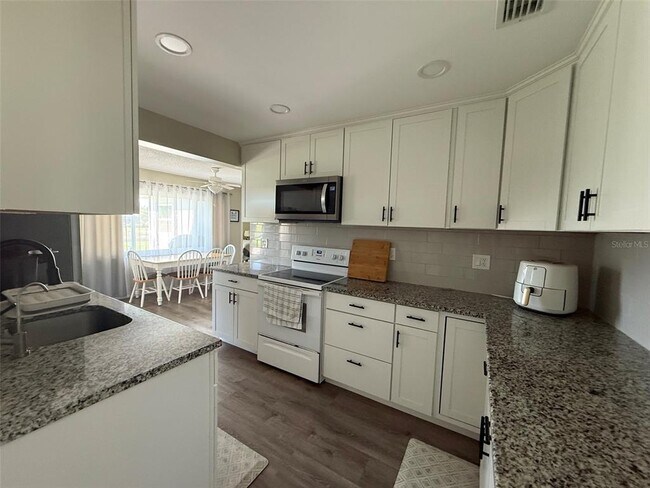 Building Photo - 998 Bass Ct