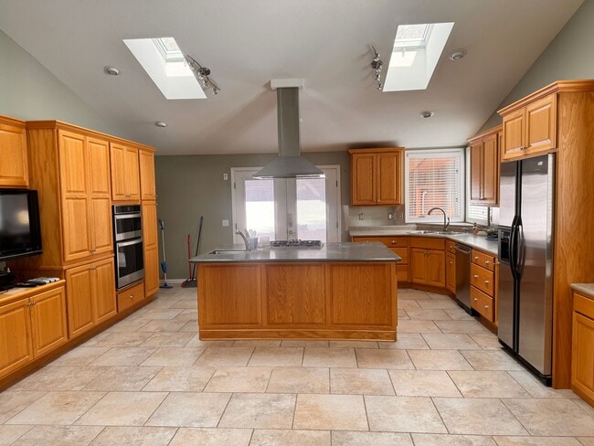 Building Photo - Nice large country setting close to town