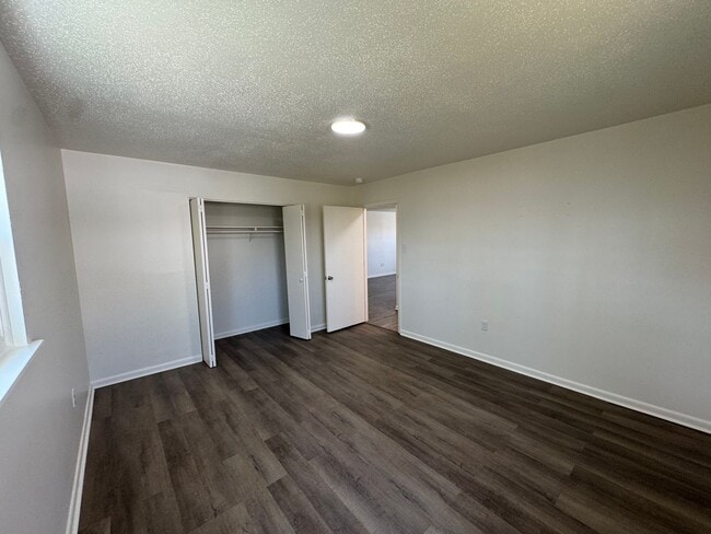 Building Photo - Towneview Estate