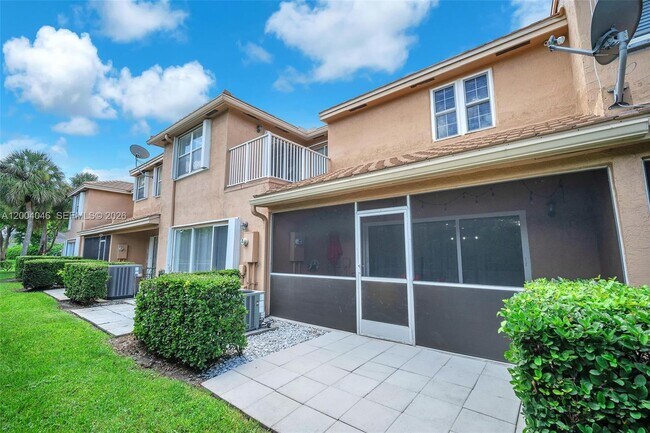 Building Photo - 10112 Royal Palm Blvd