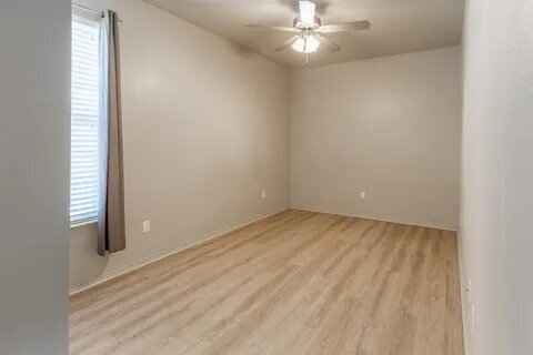 Building Photo - Great 3/3 perfect for roommates and close ...