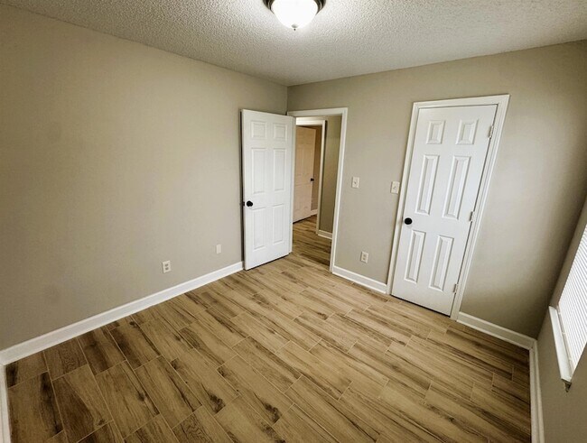 Building Photo - 7097 Foxhall Dr