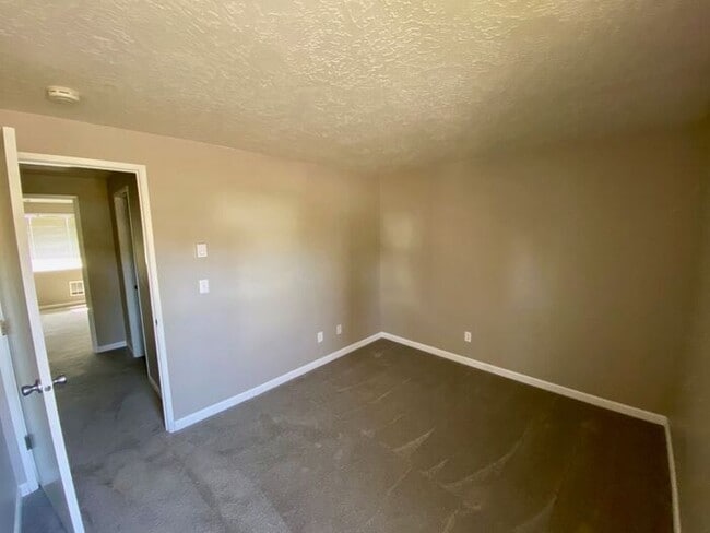 Building Photo - 2 bedroom unit. Pets OK! Lots of upgrades!...
