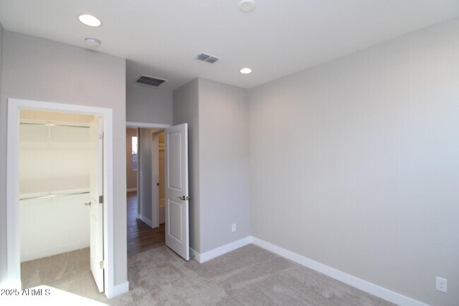 Building Photo - 5716 S Romano