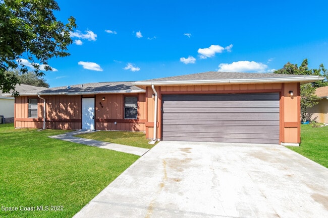 Primary Photo - 647 Pampas St NW