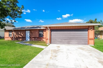 Building Photo - 647 Pampas St NW