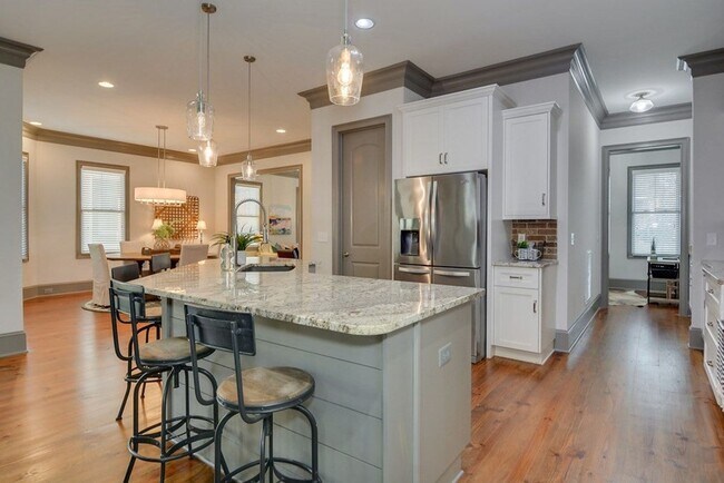 Building Photo - 3057 Leaning Oak Way