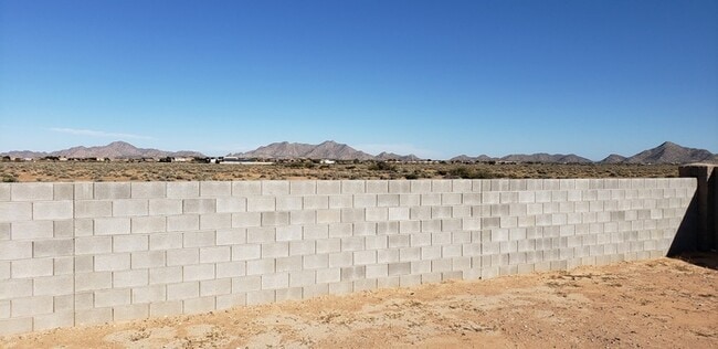 Building Photo - Beautifully upgraded home in Mission Ranch.