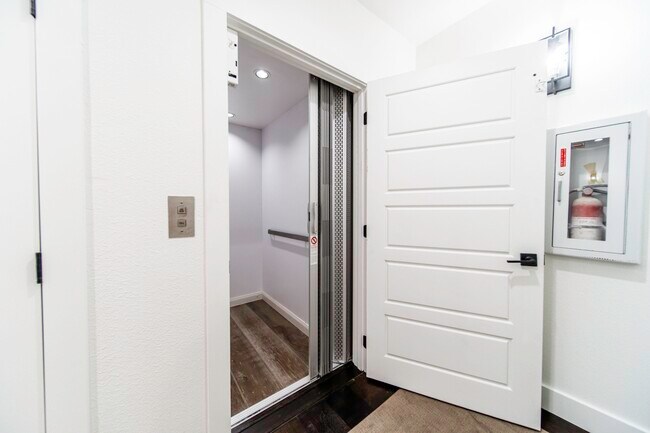 Building Photo - 115 Gilmer St