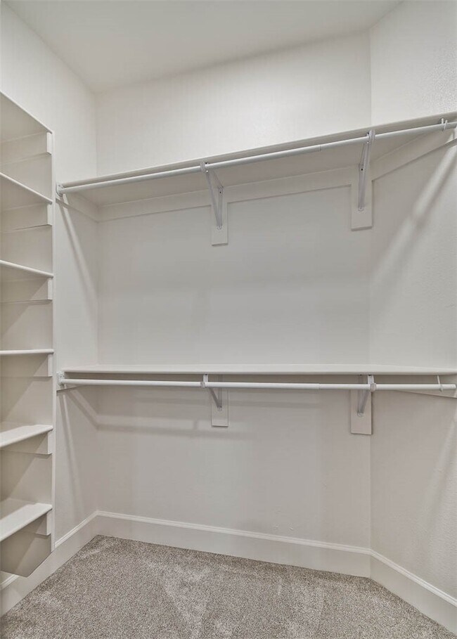 Building Photo - 502 W Persimmon St