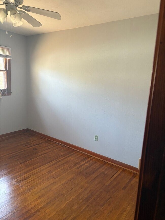 Building Photo - 3 Bedrooms and 1 Bathroom - MOVE-IN SPECIAL: $200 off first months rent