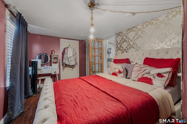 Building Photo - 349 Naubuc Ave