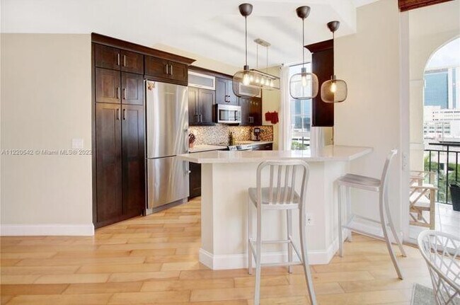 Building Photo - 520 SE 5 Ave