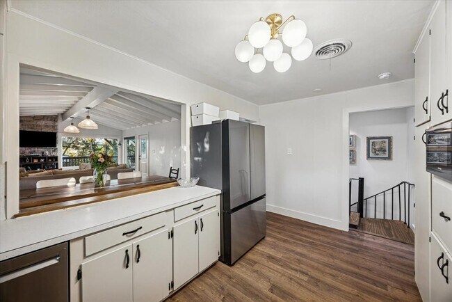 Building Photo - 6407 Lynn Ln