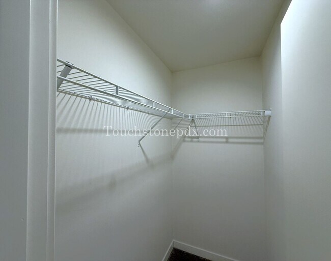 Building Photo - 2 Bedroom, 1.5 Bathroom Apartment