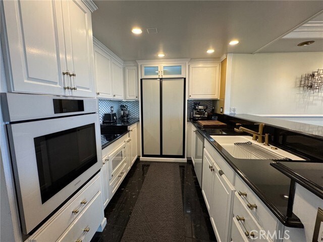 Building Photo - 700 E Ocean Blvd