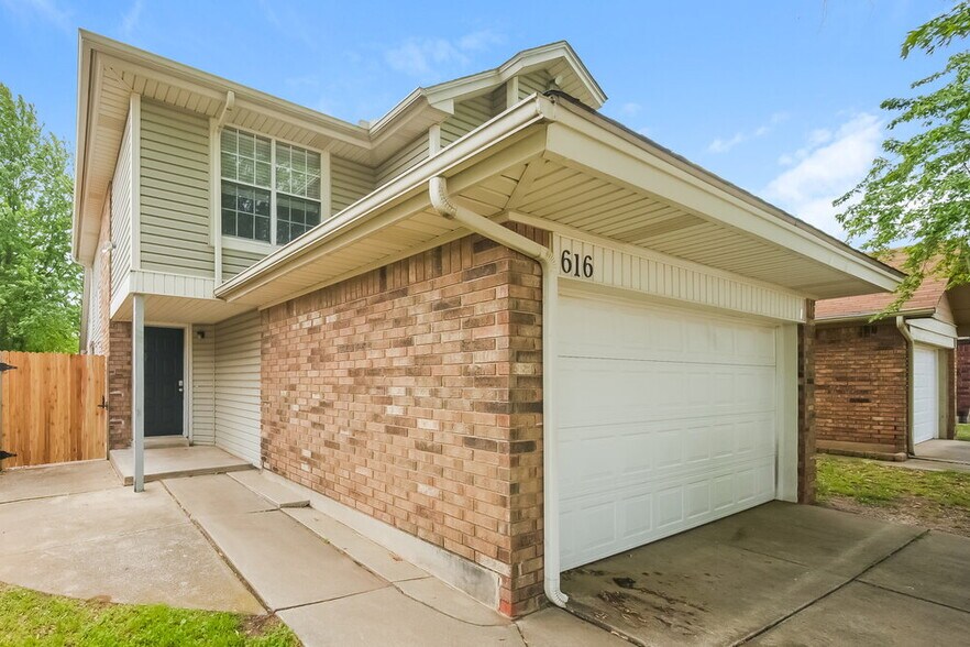 Building Photo - 616 Stoneridge Dr