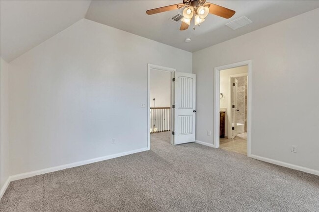Building Photo - Gorgeous Executive Home - Open Plan - Stor...