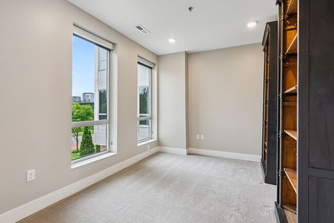 Building Photo - Luxury Condo in Dublin's Coveted Bridge Pa...