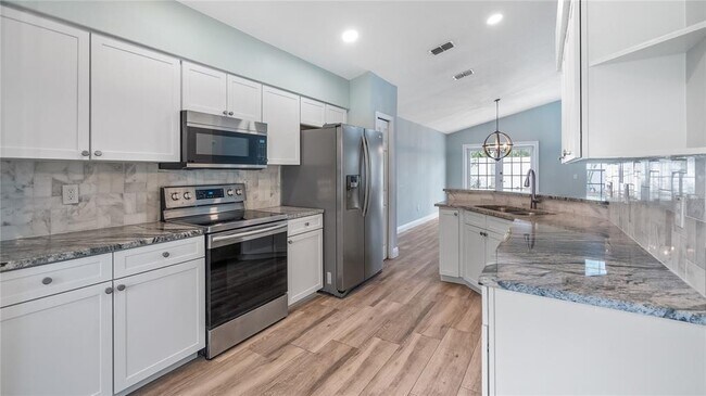 Building Photo - 468 Queensbridge Dr