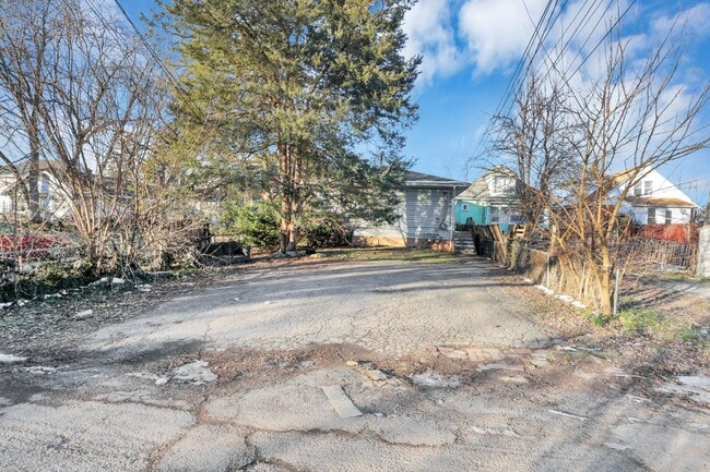 Building Photo - 1699 E Weber Rd