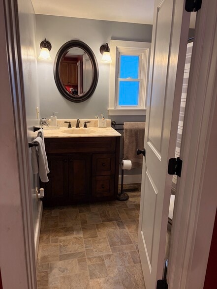 Building Photo - 2644 E Sherman Hollow Rd