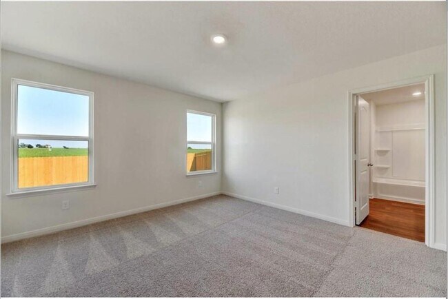Building Photo - 138 Fox Glen Trl