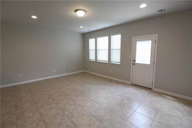Building Photo - 2028 Arendale Dr